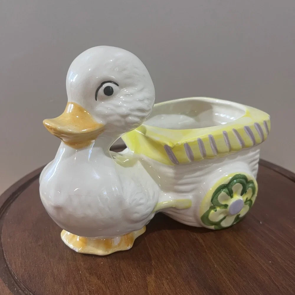 Vtg Ceramic‎ Duck Pulling Cart Planter Kitsch Nursery Decor White Yellow 6.5in